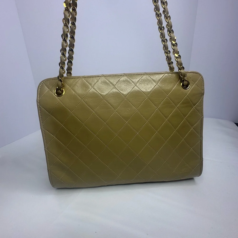 Chanel Tan Quilted Shoulder Bag with Gold Chain - Picture 3 of 9